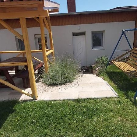 Lali Apartman Балатонудвари Экстерьер фото